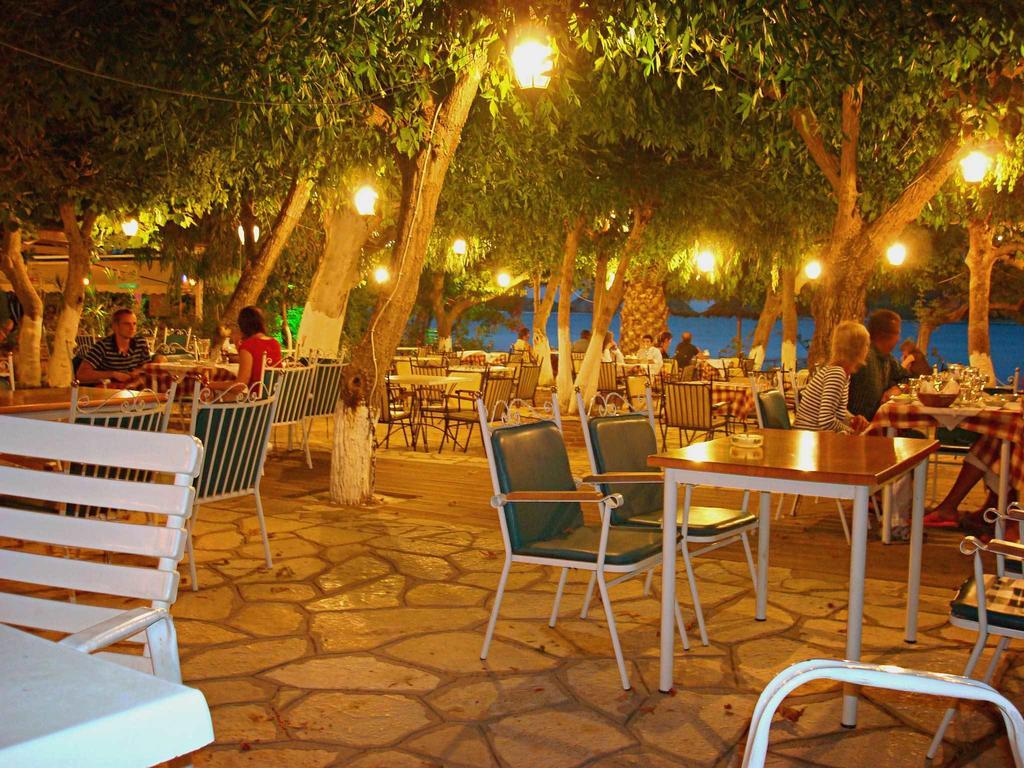 Hotel Delfini Nydri  Esterno foto