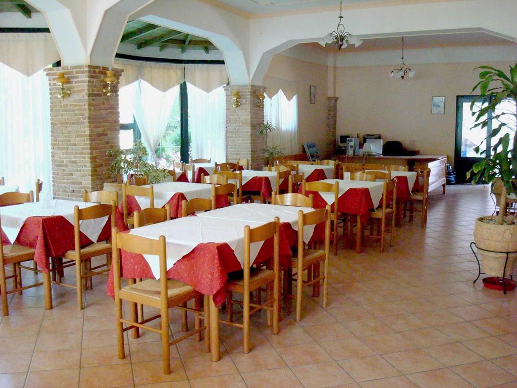 Hotel Delfini Nydri  Esterno foto